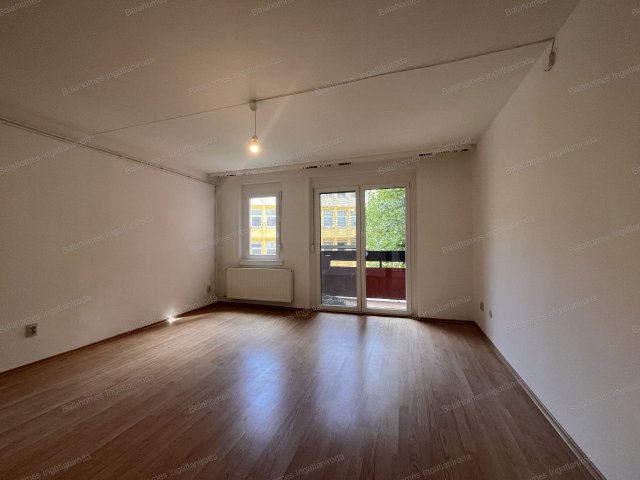 Eladó panellakás, Siófokon 54.5 M Ft, 2 szobás
