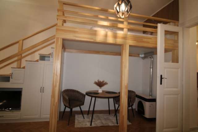 Kiadó téglalakás, albérlet, Pécsett 180 E Ft / hó, 1 szobás