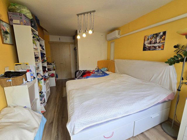 Eladó téglalakás, Budapesten, III. kerületben, Szőlő közben
