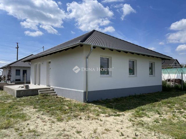 Eladó ikerház, Inárcson 85 M Ft, 4 szobás / költözzbe.hu