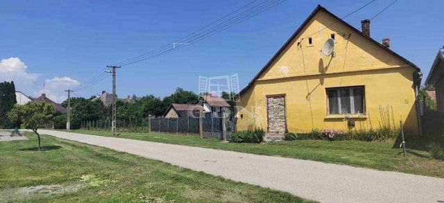 Eladó családi ház, Dunafalván 6.5 M Ft, 2+1 szobás