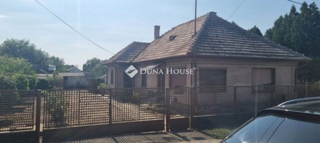 Eladó családi ház, Sárbogárdon 25 M Ft, 2 szobás