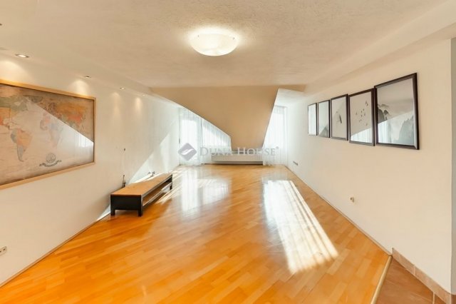 Eladó téglalakás, Kecskeméten 77.4 M Ft, 3 szobás