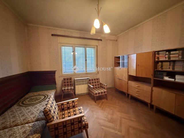 Eladó családi ház, Pécsett 69 M Ft, 5 szobás