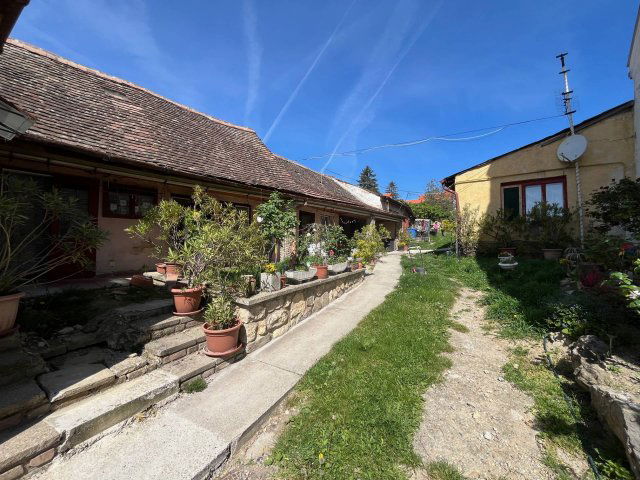 Eladó családi ház, Pécsett 35.9 M Ft, 4 szobás