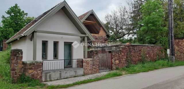 Eladó családi ház, Kővágóörsön 109 M Ft, 6 szobás