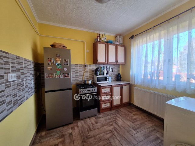 Eladó családi ház, Komádiban 19.99 M Ft, 2 szobás
