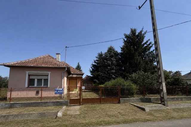 Eladó családi ház, Anarcson 17.4 M Ft, 2+1 szobás