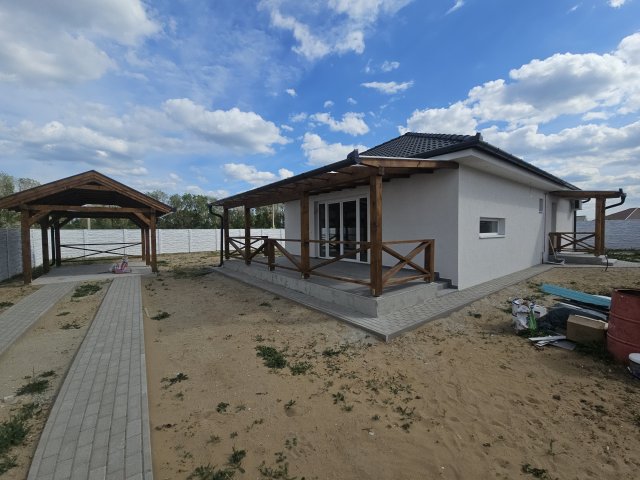 Eladó családi ház, Hajdúsámsonon 94 M Ft, 3+1 szobás