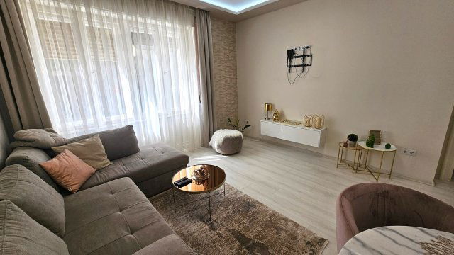 Kiadó téglalakás, albérlet, Szegeden, Révai utcában, 3 szobás