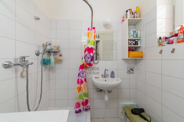 Eladó téglalakás, Budapesten, VI. kerületben 56.9 M Ft, 2 szobás