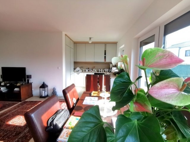 Eladó téglalakás, Telkin 147.9 M Ft, 4 szobás