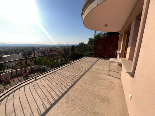 Eladó családi ház, Csömörön 349.9 M Ft, 6 szobás