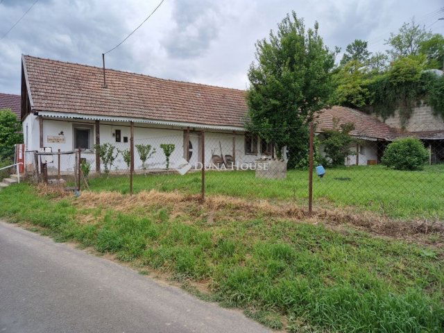 Eladó családi ház, Bényén 23 M Ft, 3 szobás