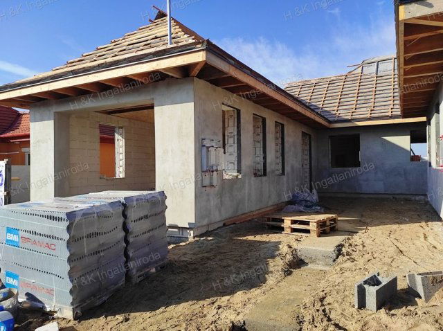 Eladó ikerház, Fóton, Alagi utcában 105 M Ft, 3 szobás