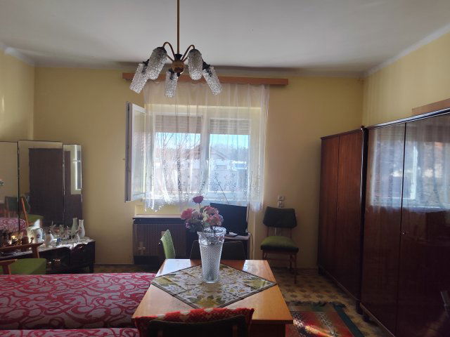 Eladó családi ház, Győrött 33.5 M Ft, 1 szobás