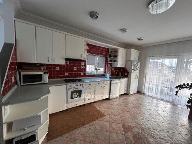 Eladó családi ház, Dunaharasztin 174.9 M Ft, 5 szobás