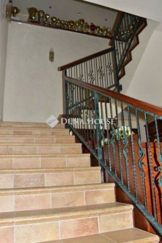 Eladó családi ház, Szombathelyen 298 M Ft, 10 szobás