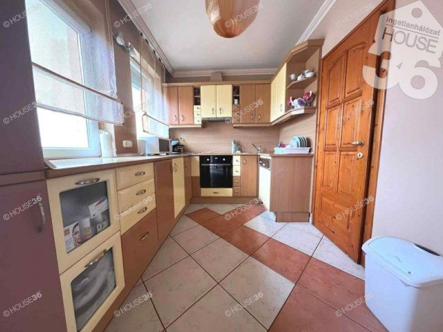 Eladó téglalakás, Kecskeméten 79.9 M Ft, 4 szobás