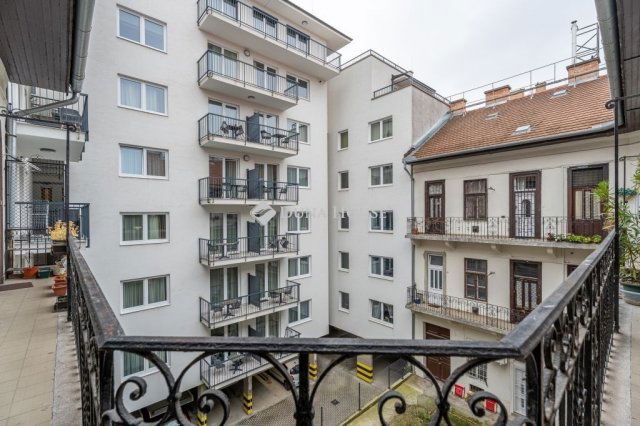 Eladó téglalakás, Budapesten, VII. kerületben 64.9 M Ft