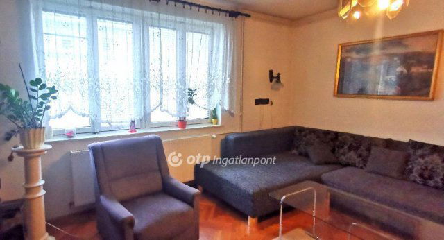 Eladó családi ház, Csornán 69.9 M Ft, 4 szobás