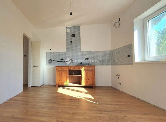 Eladó családi ház, Gyenesdiáson 128 M Ft, 5 szobás