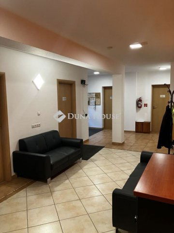 Kiadó iroda, Budakalászon, József Attila utcában 40 E Ft / hó