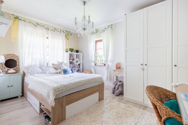 Eladó családi ház, Budaörsön 490 M Ft, 6 szobás