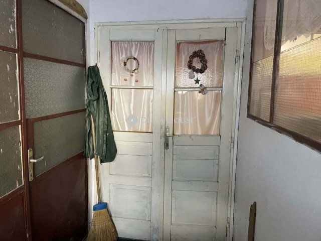 Eladó családi ház, Szegeden 99.5 M Ft, 9 szobás