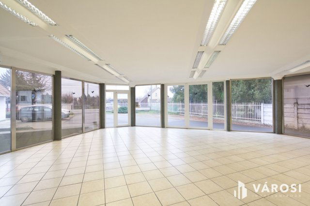 Kiadó üzlethelyiség, Békéscsabán 180 E Ft / hó