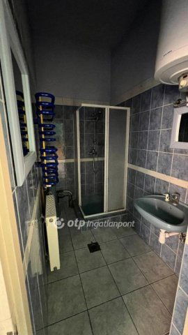 Eladó téglalakás, Pápán 34.9 M Ft, 3+1 szobás