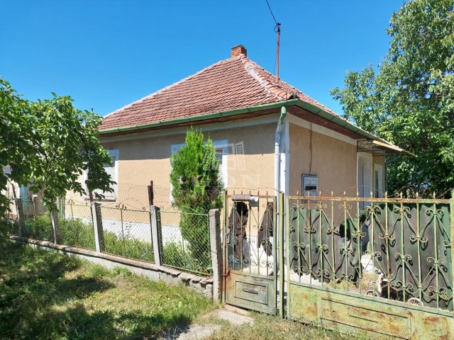 Eladó családi ház, Polgáron 12 M Ft, 2 szobás