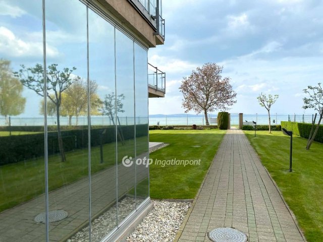 Eladó téglalakás, Siófokon 82 M Ft, 2 szobás