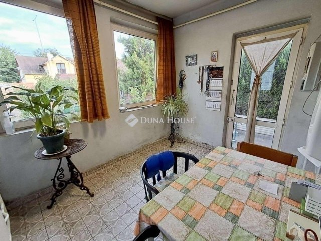 Eladó családi ház, Budapesten, XV. kerületben 79.9 M Ft