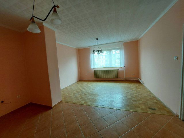 Kiadó családi ház, albérlet, Esztergomban 250 E Ft / hó