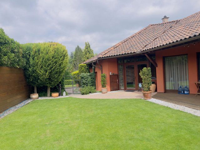 Eladó családi ház, Tatán 255 M Ft, 5 szobás