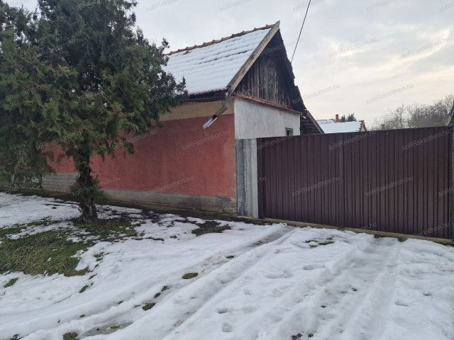 Eladó családi ház, Jászjákóhalmán 8 M Ft, 6 szobás