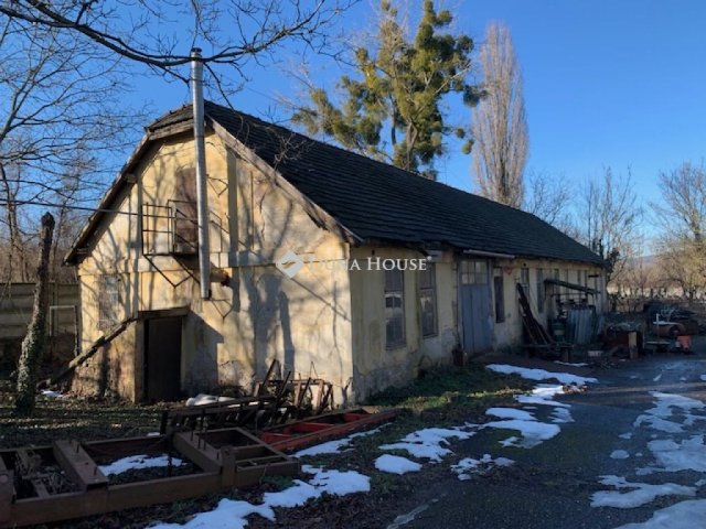 Eladó sorház, Tatabányán, Borbély utcában 35 M Ft, 8 szobás