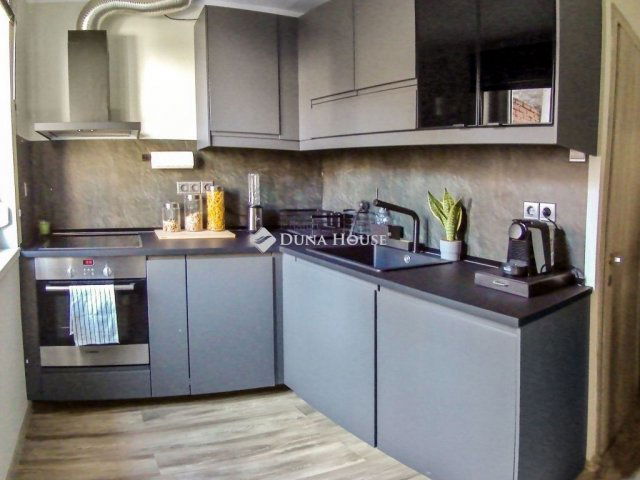 Eladó téglalakás, Budapesten, V. kerületben 189 M Ft, 2 szobás