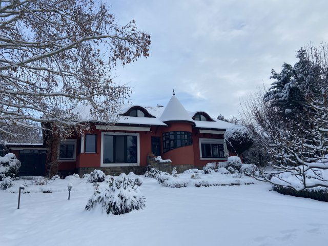 Eladó családi ház, Szentendrén 308 M Ft, 6 szobás