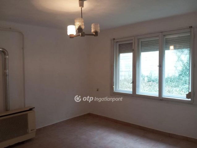 Eladó családi ház, Egerben 25 M Ft, 3 szobás
