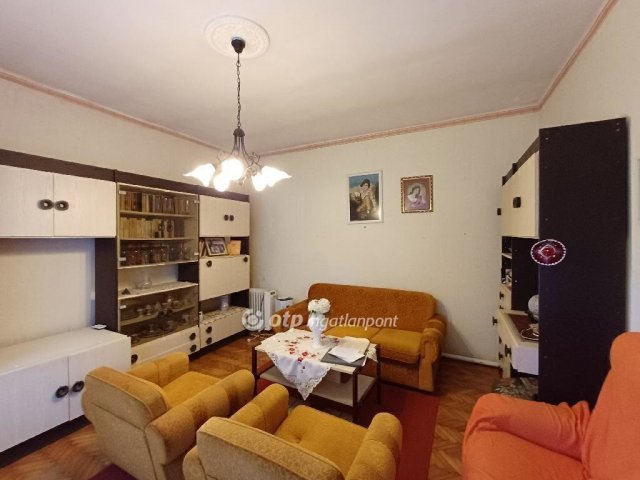 Eladó családi ház, Százhalombattán 69 M Ft, 2 szobás