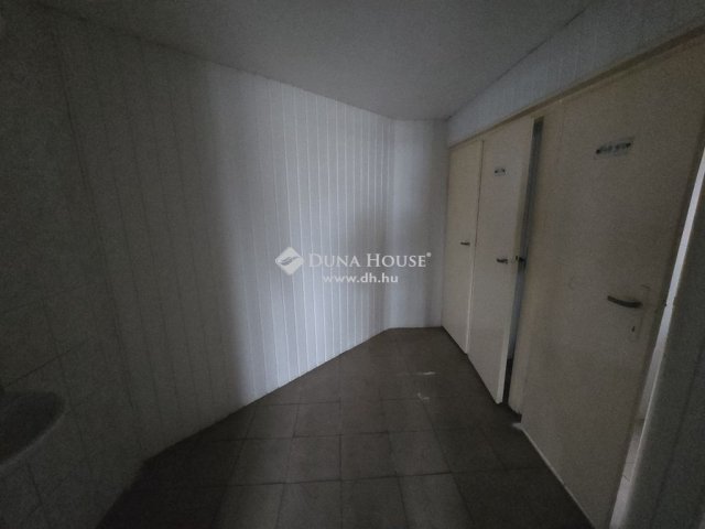 Eladó üzlethelyiség, Szabadbattyánban 35 M Ft