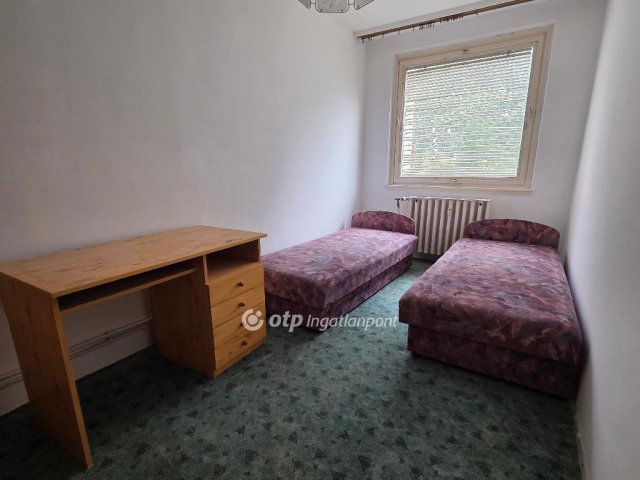 Kiadó panellakás, albérlet, Mezőhegyesen 70 E Ft / hó, 3 szobás