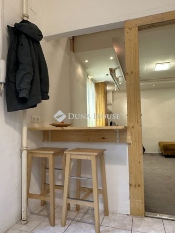 Eladó téglalakás, Budapesten, VIII. kerületben 48 M Ft, 1 szobás