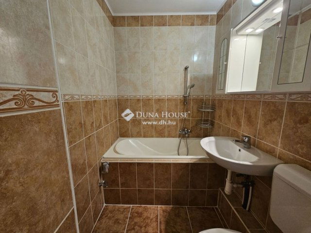 Kiadó panellakás, albérlet, Pécsett 130 E Ft / hó, 2 szobás