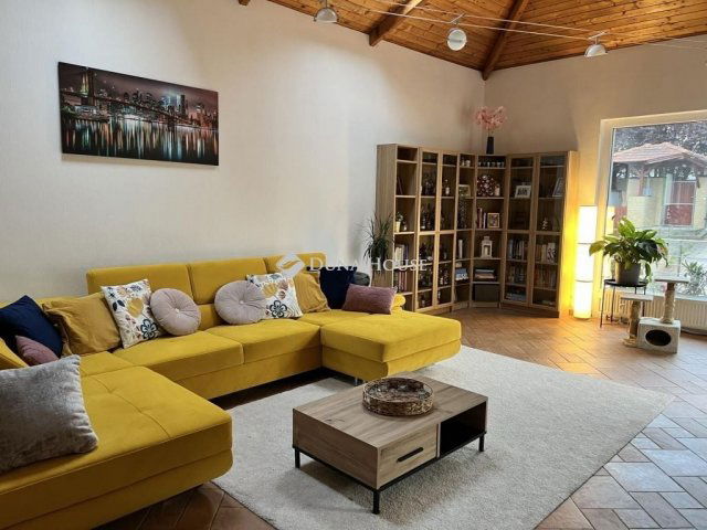 Eladó családi ház, Solymáron 249 M Ft, 6 szobás