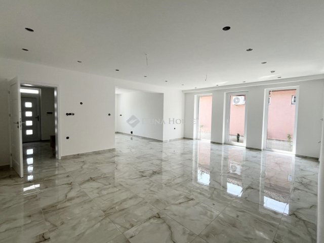 Eladó családi ház, Nyíregyházán 93 M Ft, 4 szobás