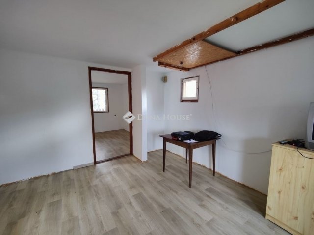 Eladó nyaraló, Péterin 35 M Ft, 2 szobás / költözzbe.hu