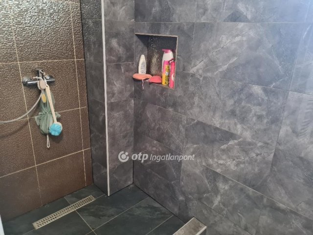 Eladó családi ház, Érden 117 M Ft, 6 szobás